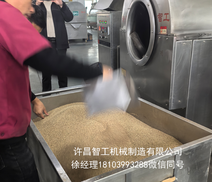 河南平頂山知名香油廠(明軒香油廠)來(lái)廠考察試機(jī)200斤電磁炒鍋